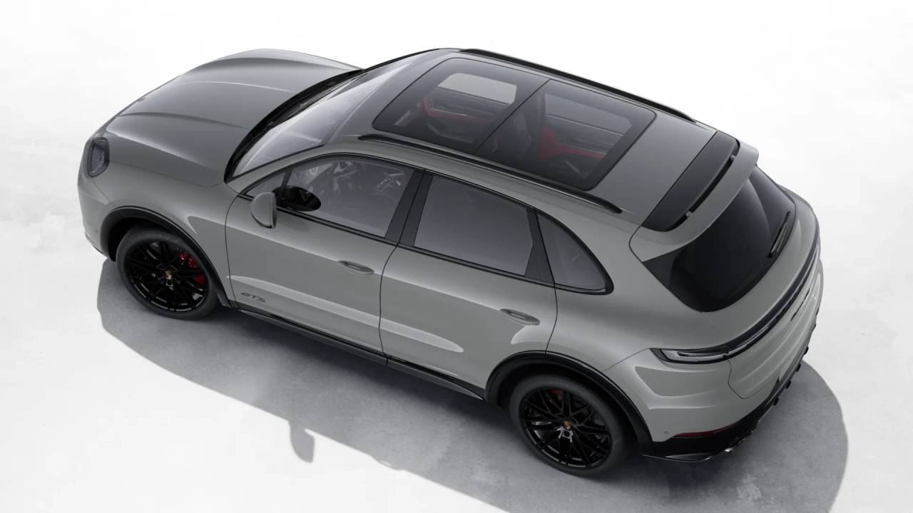 2025 Porsche Cayenne GTS photo 4