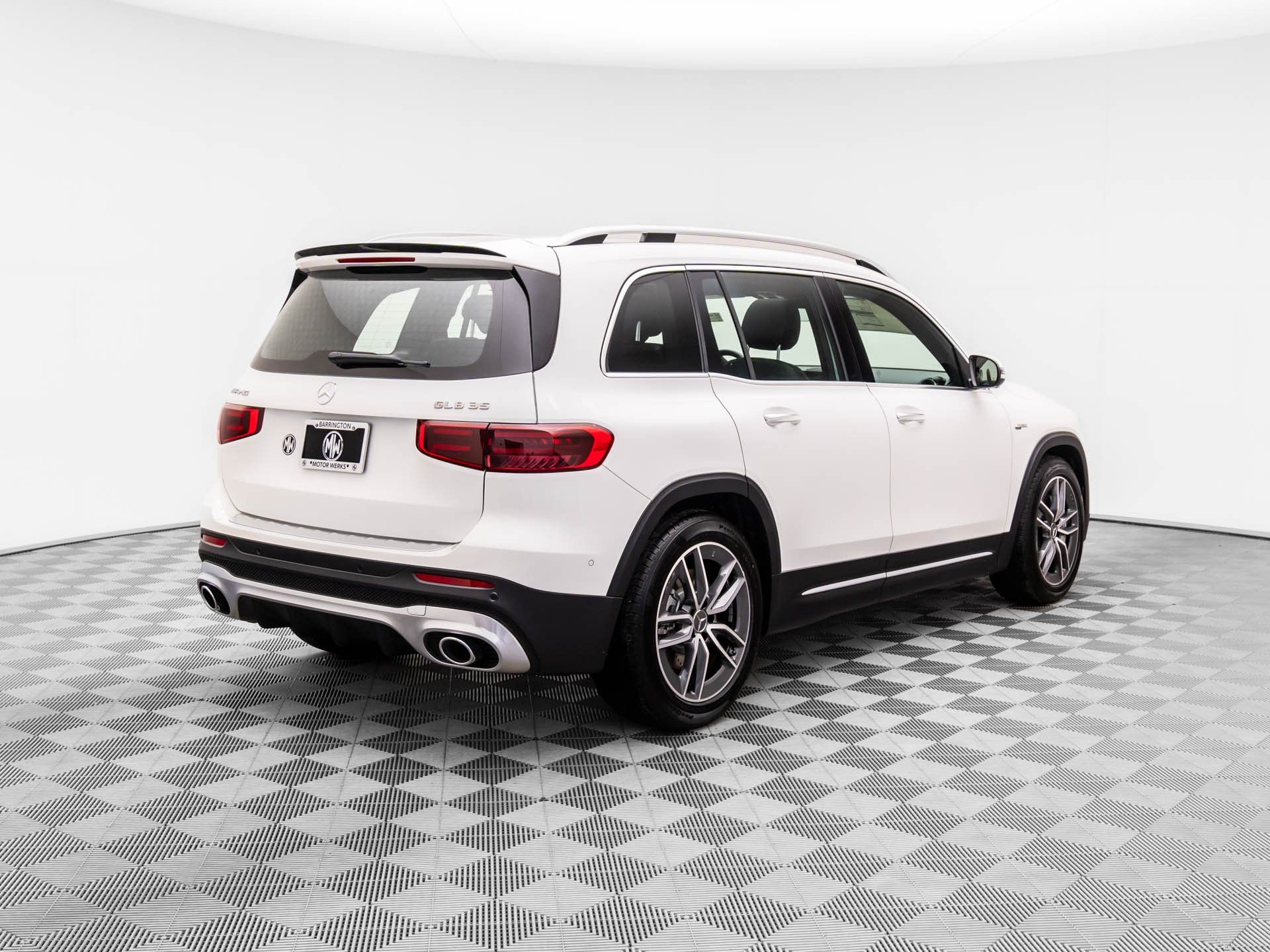 2025 Mercedes Benz GLB AMG 35 photo 4
