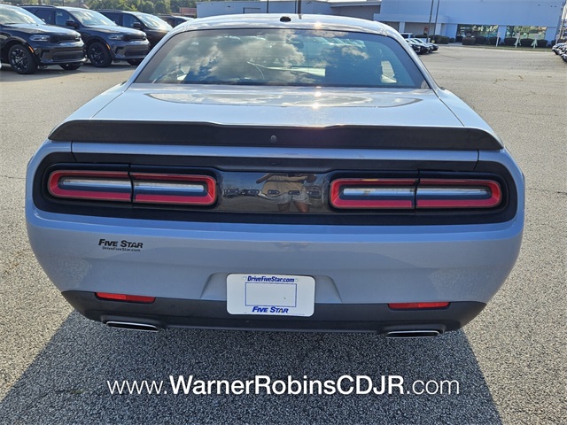 2021 Dodge Challenger SXT photo 5