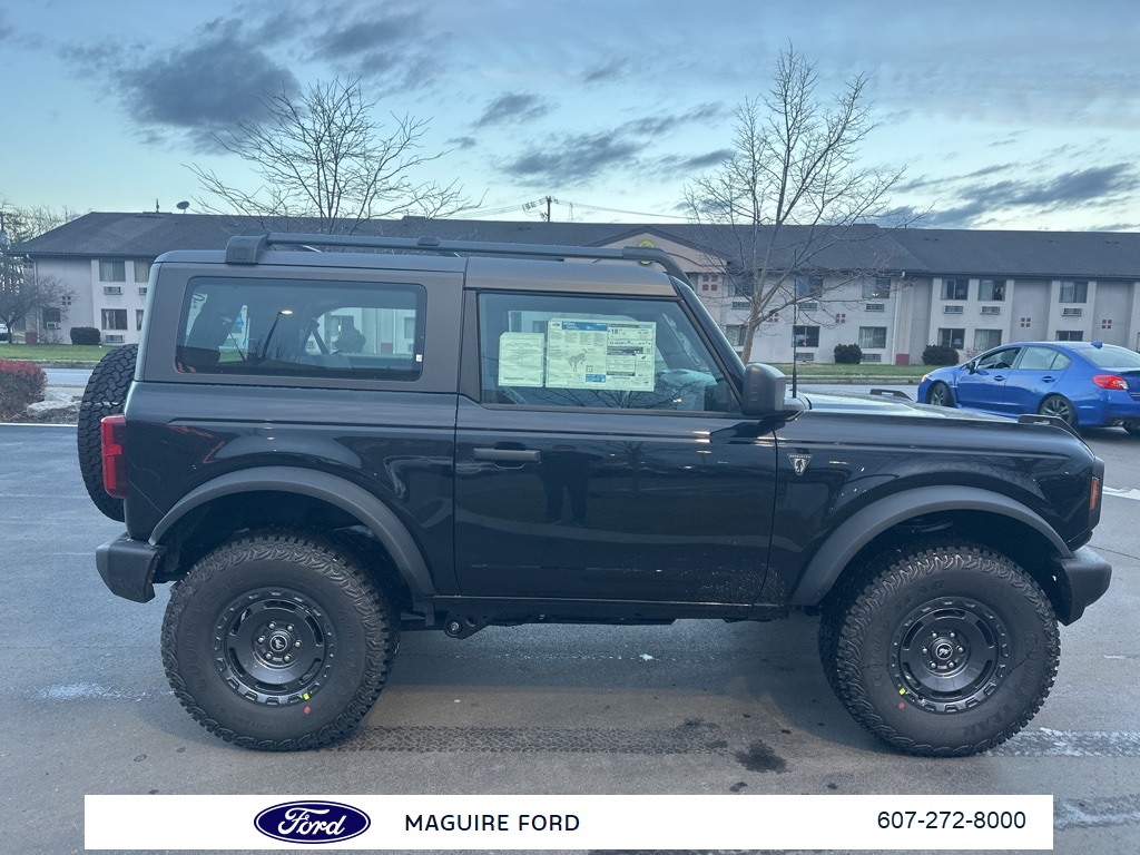 2025 Ford Bronco Base photo 3