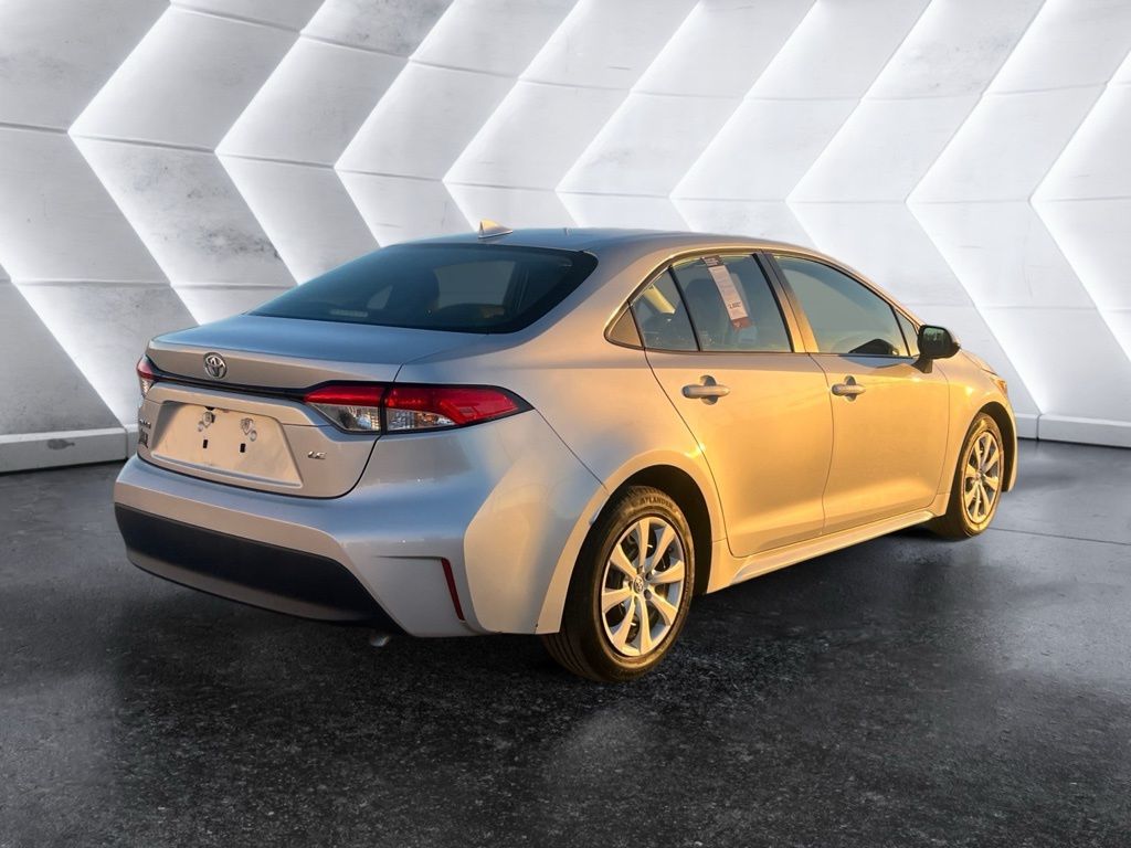 2023 Toyota Corolla LE photo 2