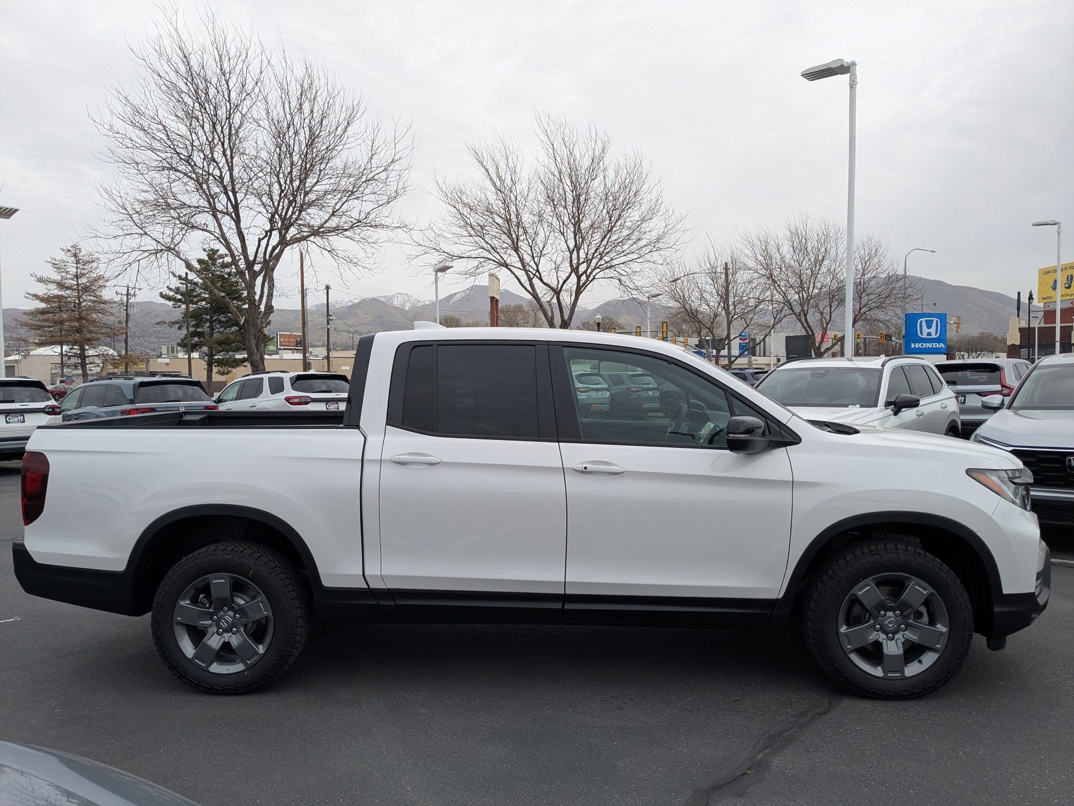 2025 Honda Ridgeline TrailSport photo 2