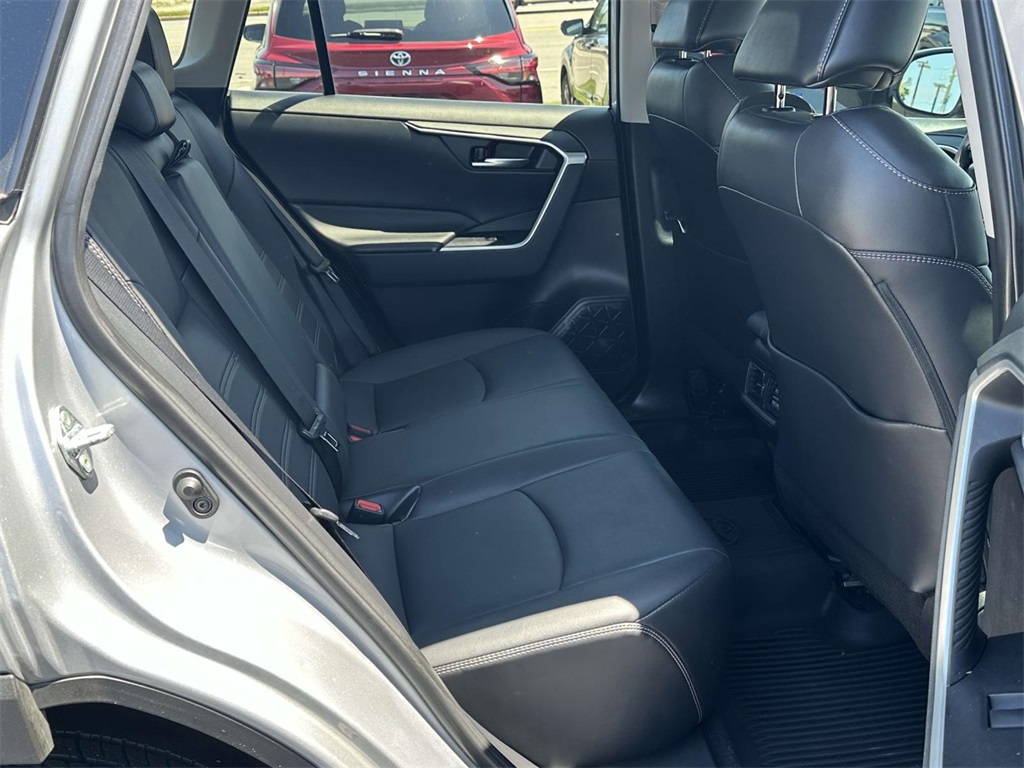2021 Toyota RAV4 XLE Premium photo 6