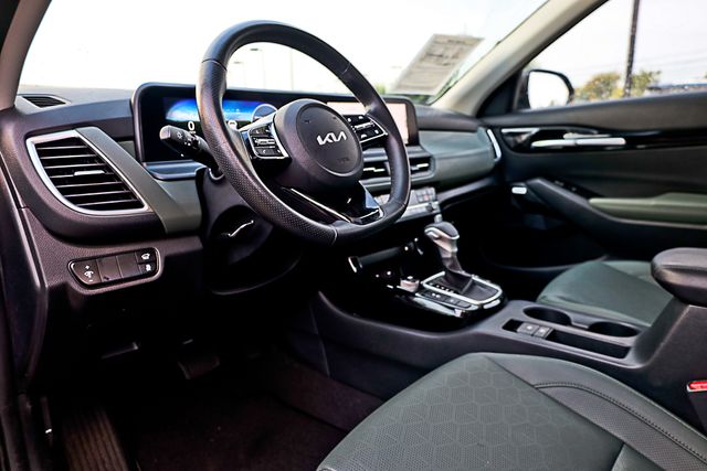 2024 Kia Seltos SX photo 13