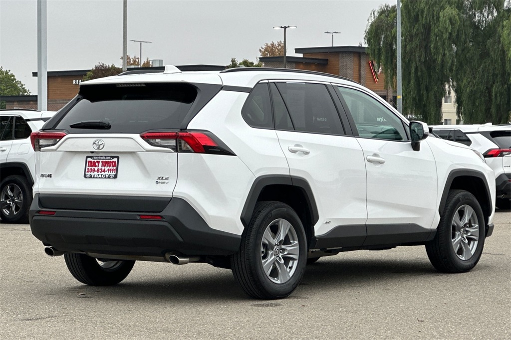 2025 Toyota RAV4 Hybrid XLE photo 3