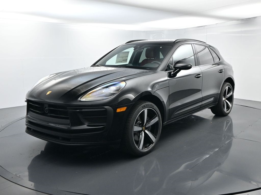 2026 Porsche Macan T photo 26
