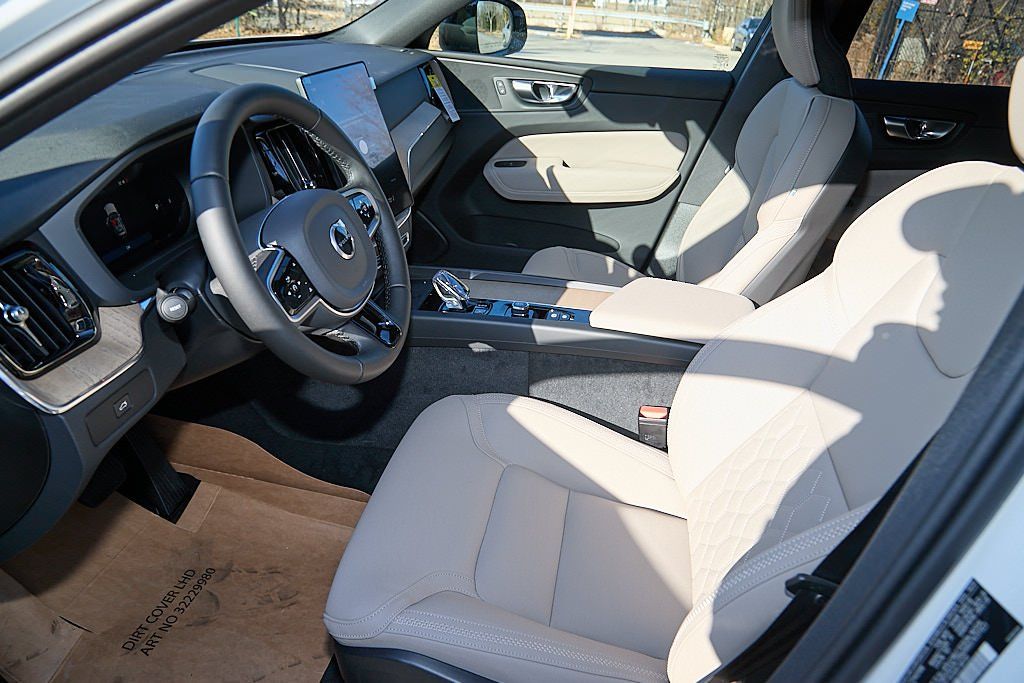 2026 VOLVO XC60 - Image 14