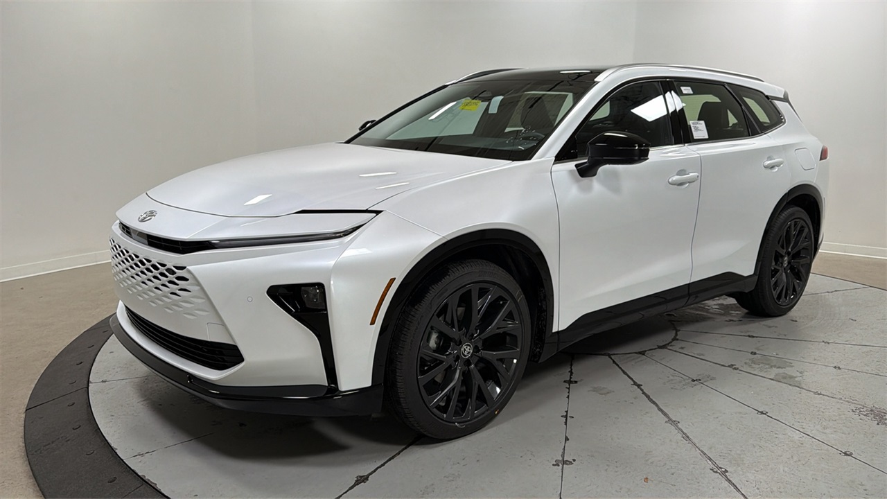 2025 Toyota Crown Signia Limited's photo