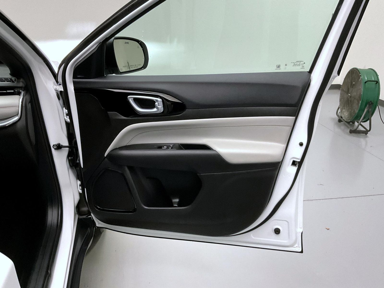 2024 Jeep Compass Limited photo 16