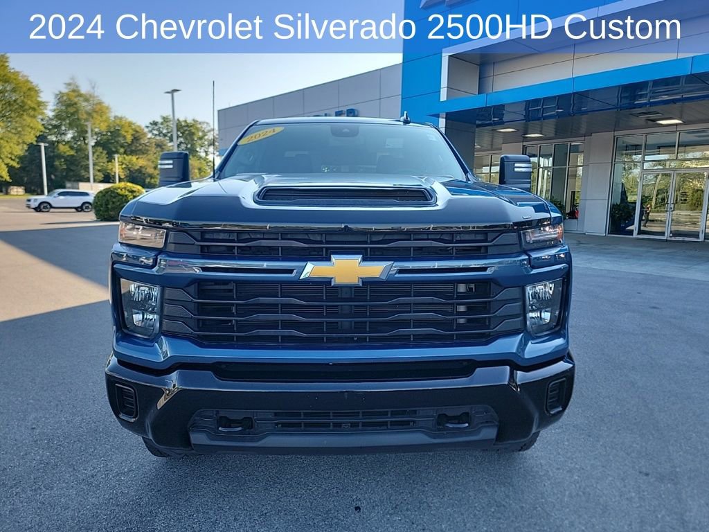 2024 Chevrolet Silverado 2500HD Custom photo 2
