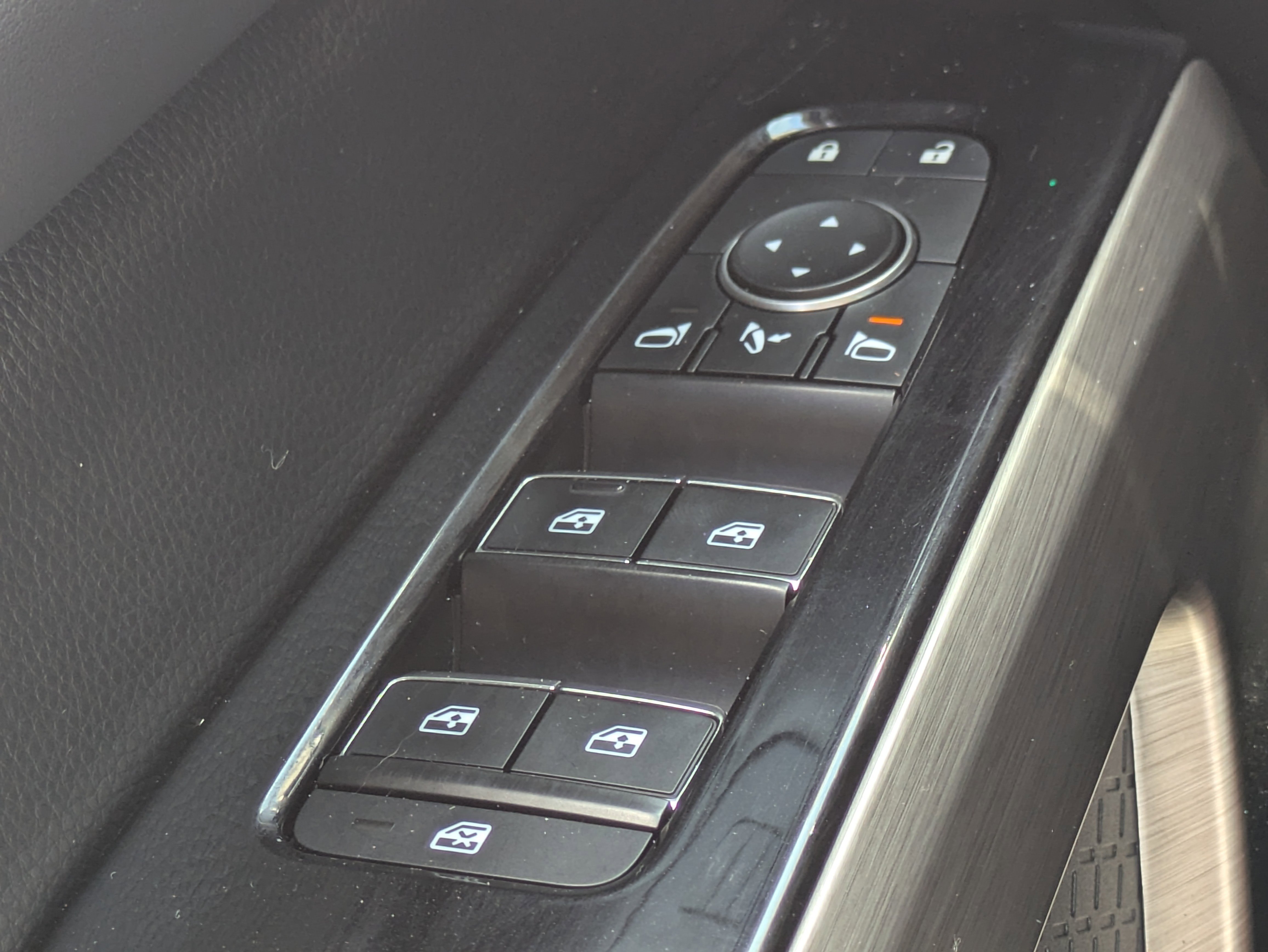 2023 Nissan Pathfinder Platinum photo 13