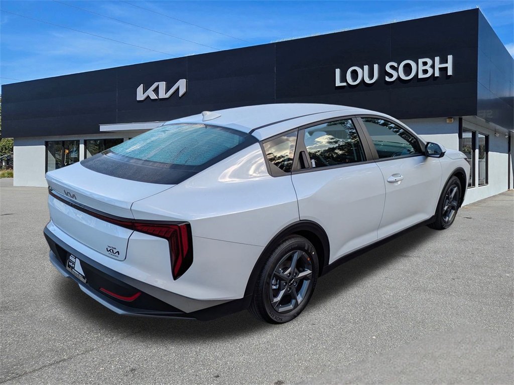2025 Kia K4 LXS photo 2
