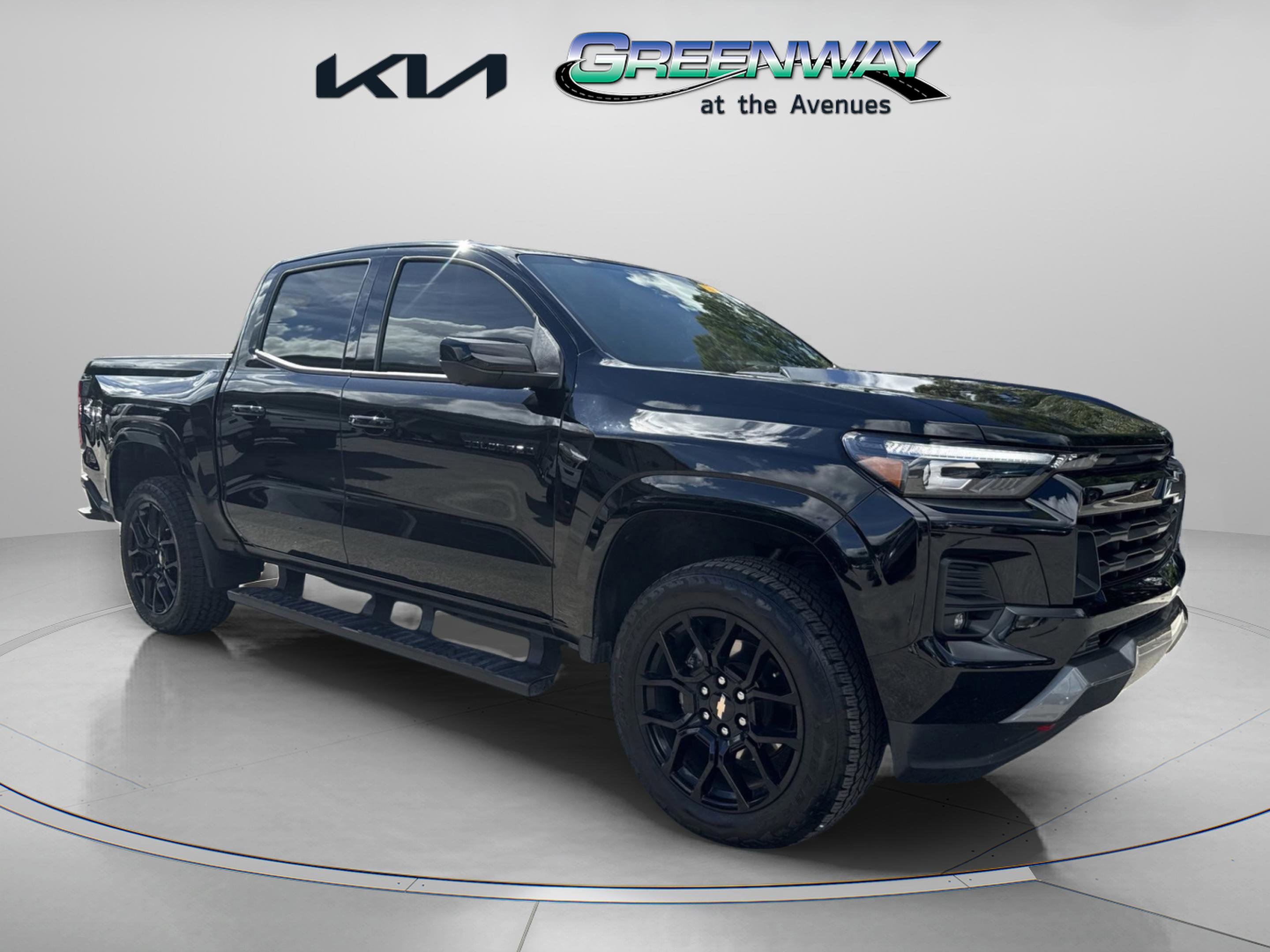 2024 Chevrolet Colorado Z71 photo 2