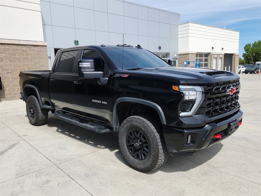 2024 Chevrolet Silverado 2500HD ZR2 photo 2