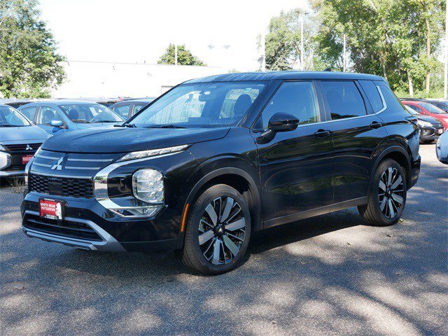 2025 Mitsubishi Outlander SE photo 3