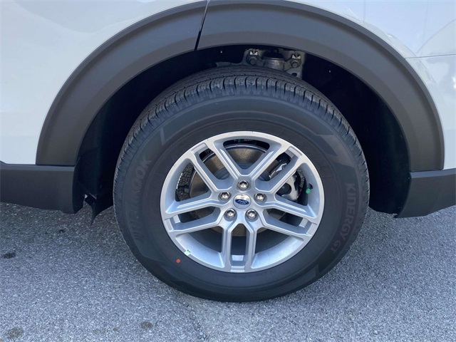 2025 Ford Explorer photo 4