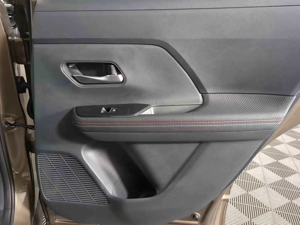 2025 Nissan Kicks SR photo 15