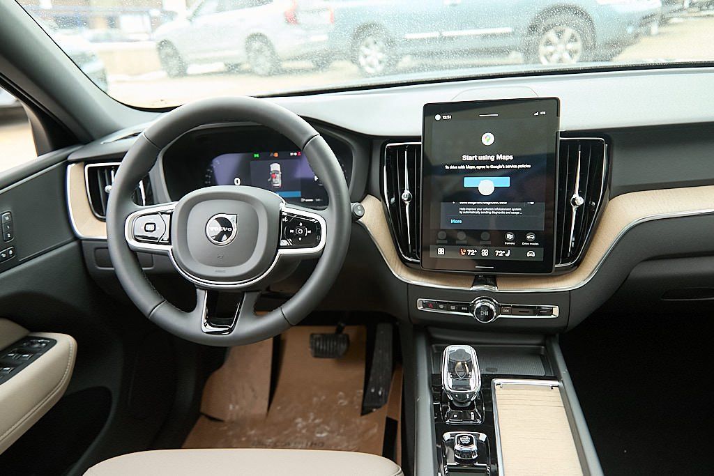 2026 VOLVO XC60 - Image 25