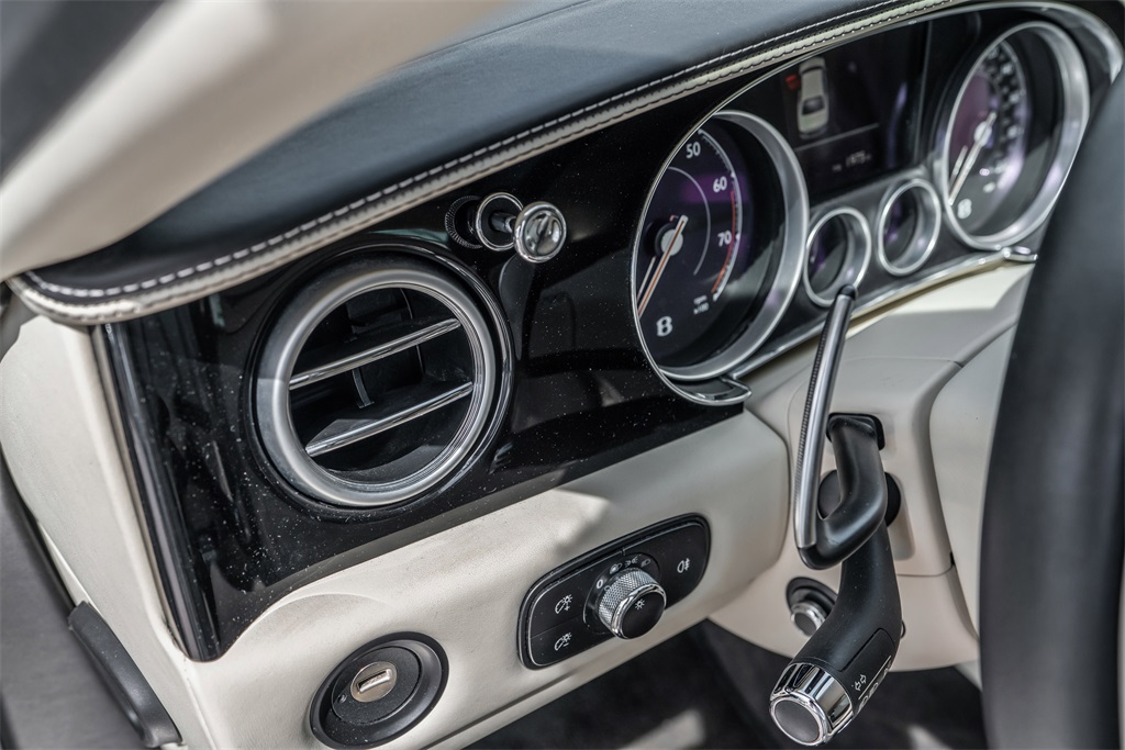 2018 Bentley Flying Spur V8 photo 27