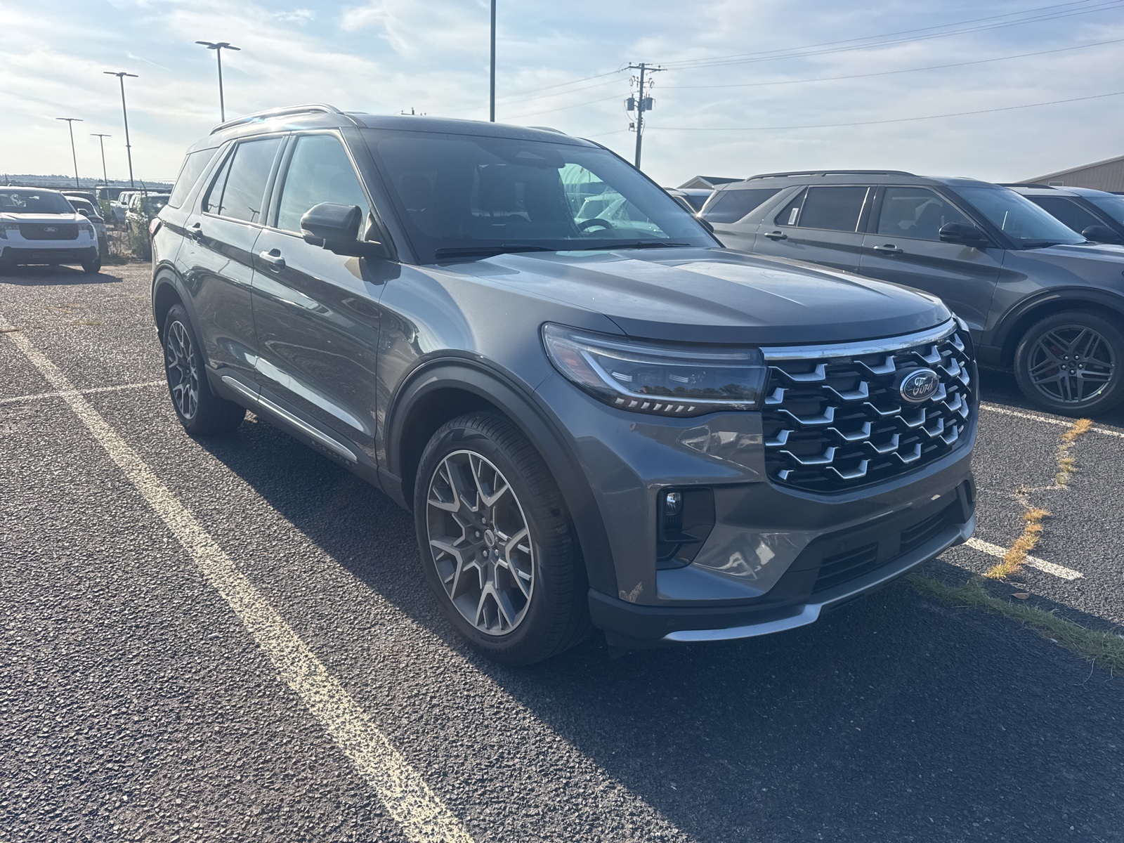 2025 Ford Explorer Platinum's photo