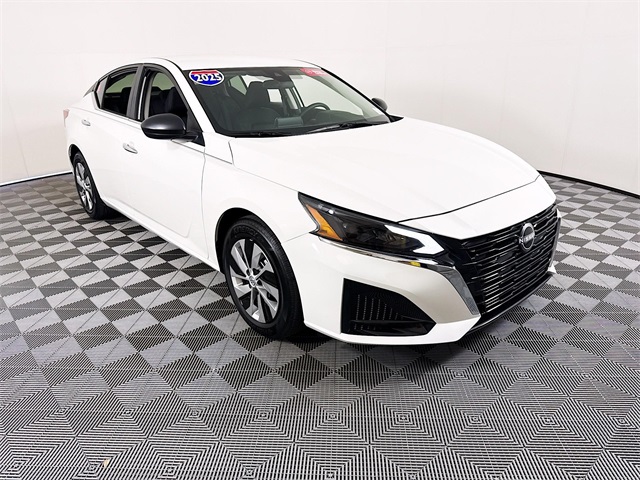 2025 Nissan Altima S's photo
