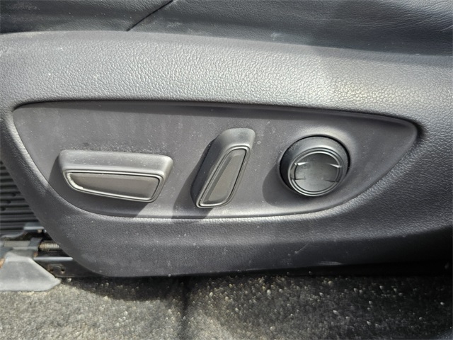 2019 Toyota RAV4 Hybrid XSE photo 3