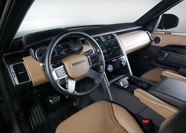 2023 Land Rover Discovery Metropolitan Edition photo 17