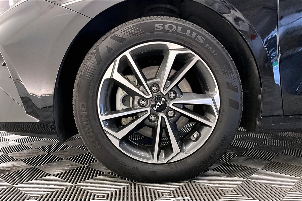 2023 Kia Forte LXS photo 7