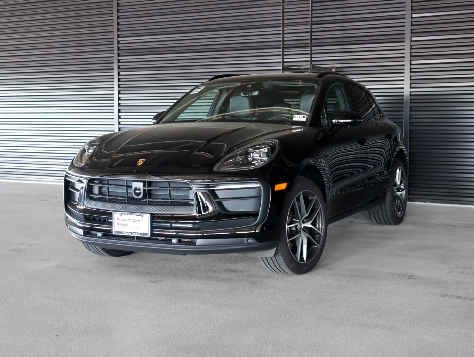 2025 Porsche Macan's photo