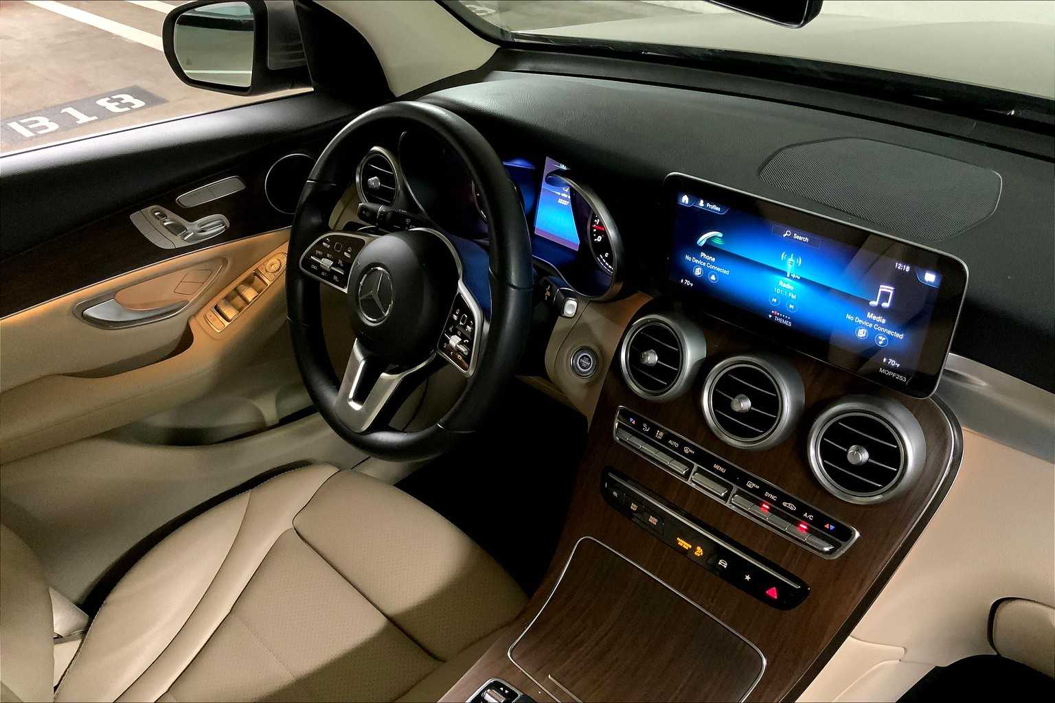 2022 Mercedes Benz GLC 300 photo 31