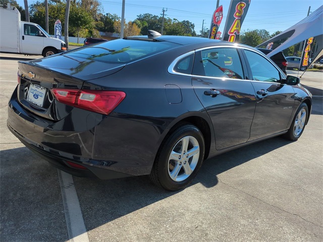 2025 Chevrolet Malibu LS photo 3