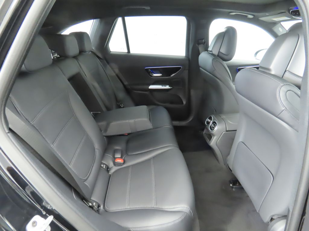 2025 Mercedes Benz GLC 300 photo 20