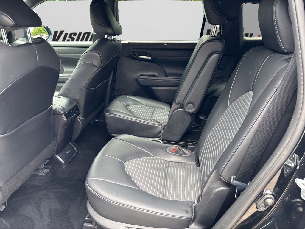 2021 Toyota Highlander XSE photo 16