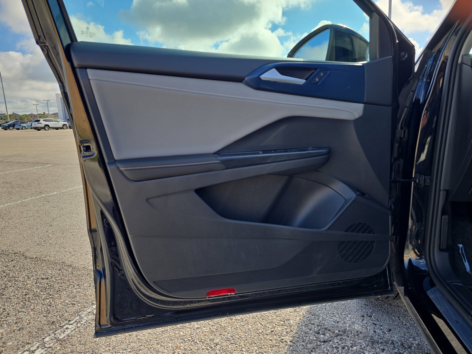 2024 Volkswagen Taos SE photo 23