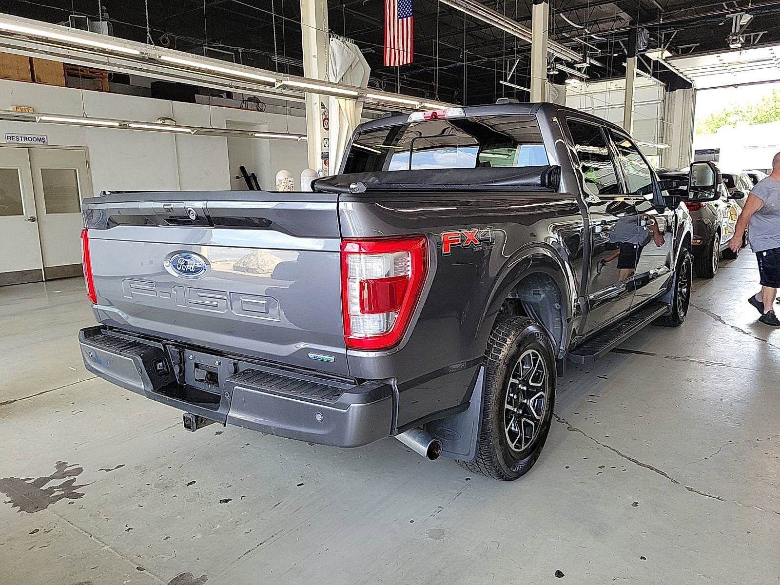 2021 Ford F-150 Lariat photo 2