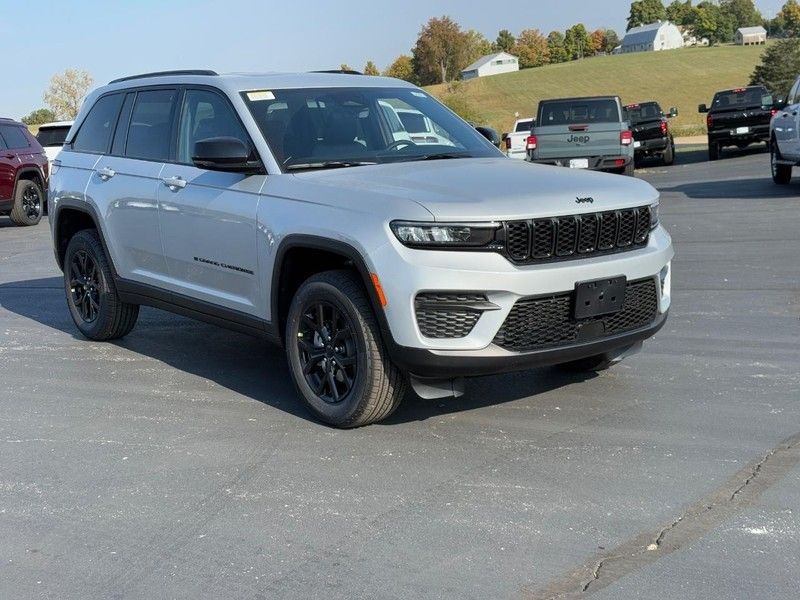 2025 Jeep Grand Cherokee Altitude X photo 2
