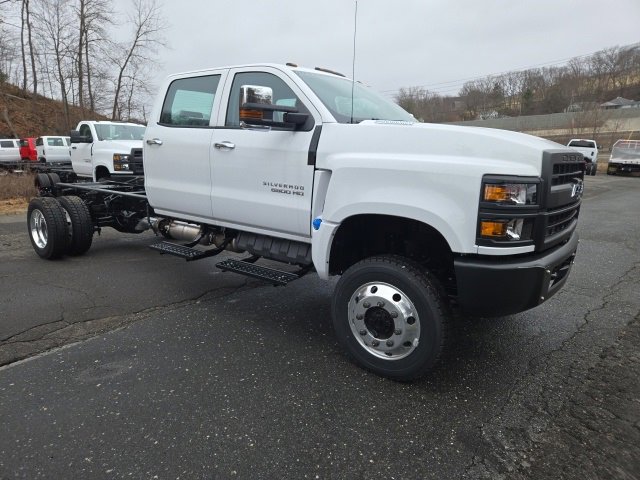 2024 Chevrolet Silverado 4500 Medium Duty Chassis Cab Work Truck's photo