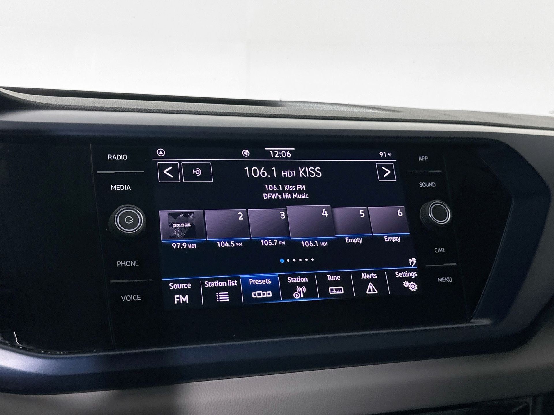 2022 Volkswagen Taos SE photo 12