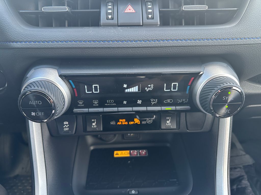 2025 Toyota RAV4 Hybrid XSE photo 17