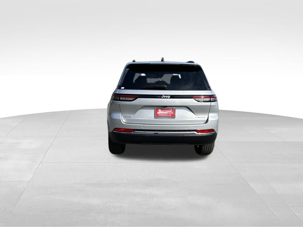 2025 Jeep Grand Cherokee Laredo Altitude photo 5
