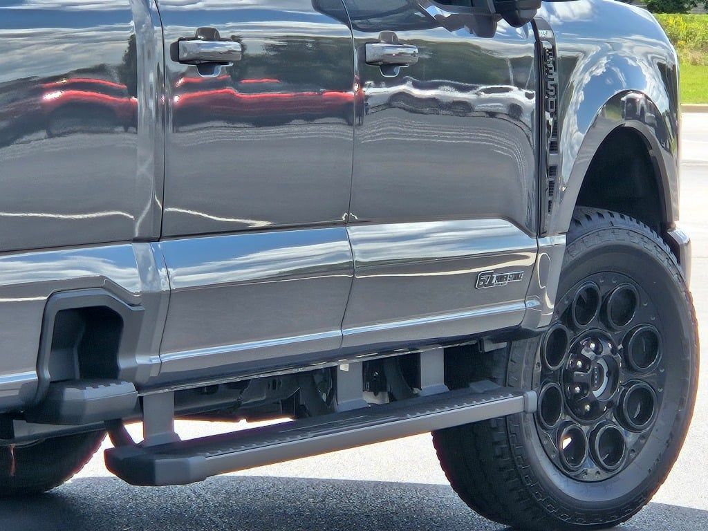 2026 Ford F-350 XLT photo 10
