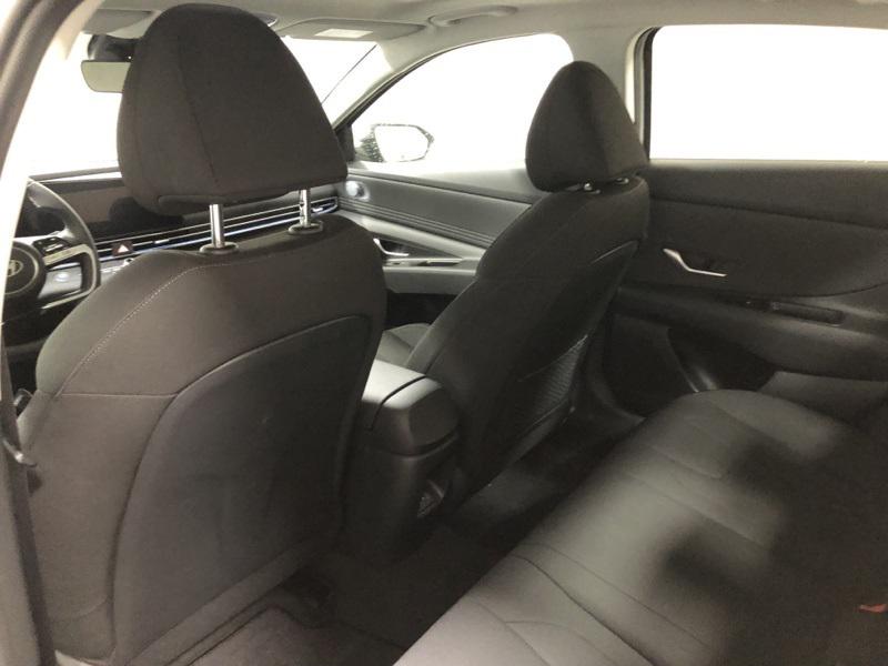 2025 Hyundai Elantra SEL Convenience photo 16