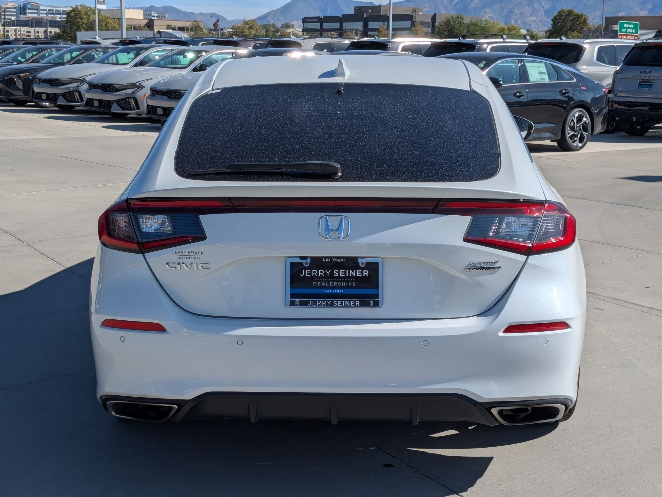 2022 Honda Civic Hatchback Sport Touring photo 4