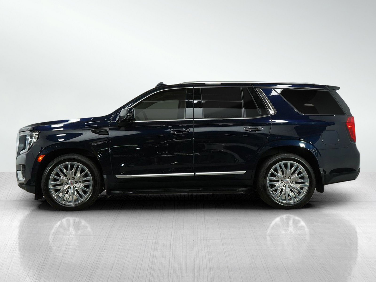 Used 2023 GMC Yukon Denali with VIN 1GKS2DKT8PR409570 for sale in Roseville, Minnesota