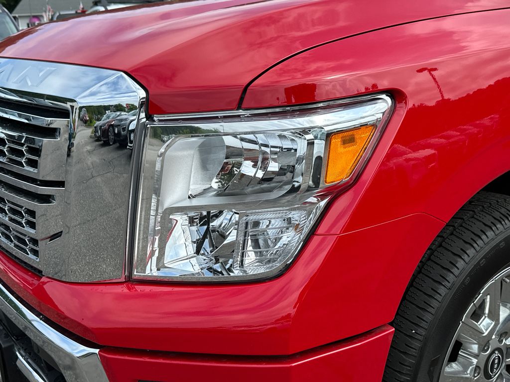 2024 Nissan Titan SV photo 7