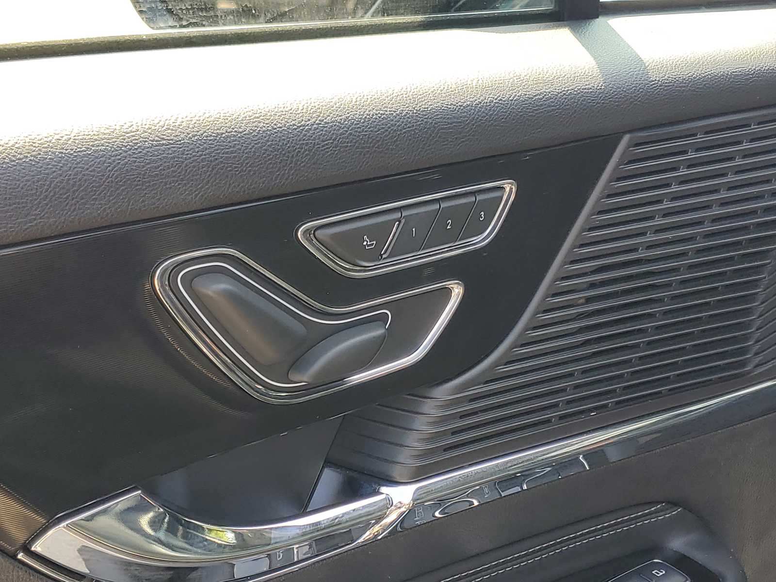 2022 Lincoln Corsair Standard photo 19