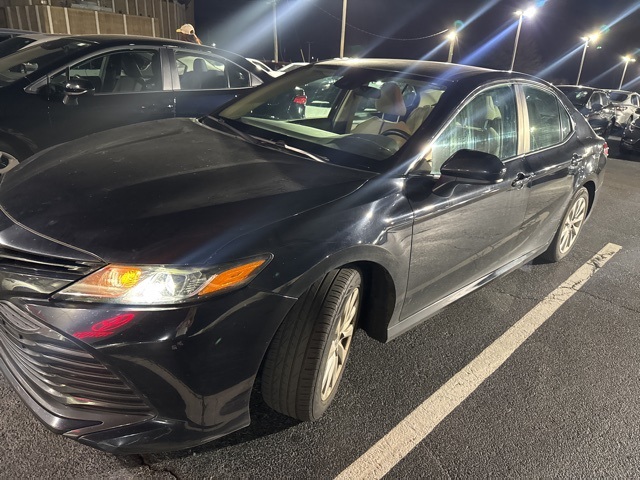 2020 Toyota Camry LE's photo