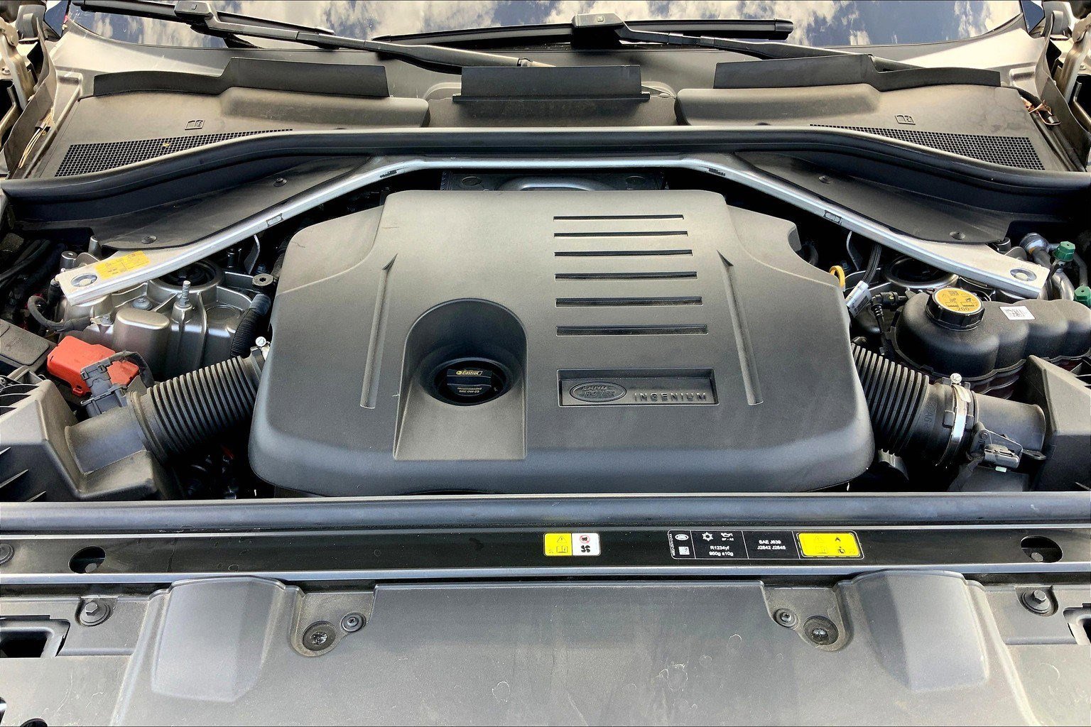 2022 Land Rover Range Rover SE photo 9