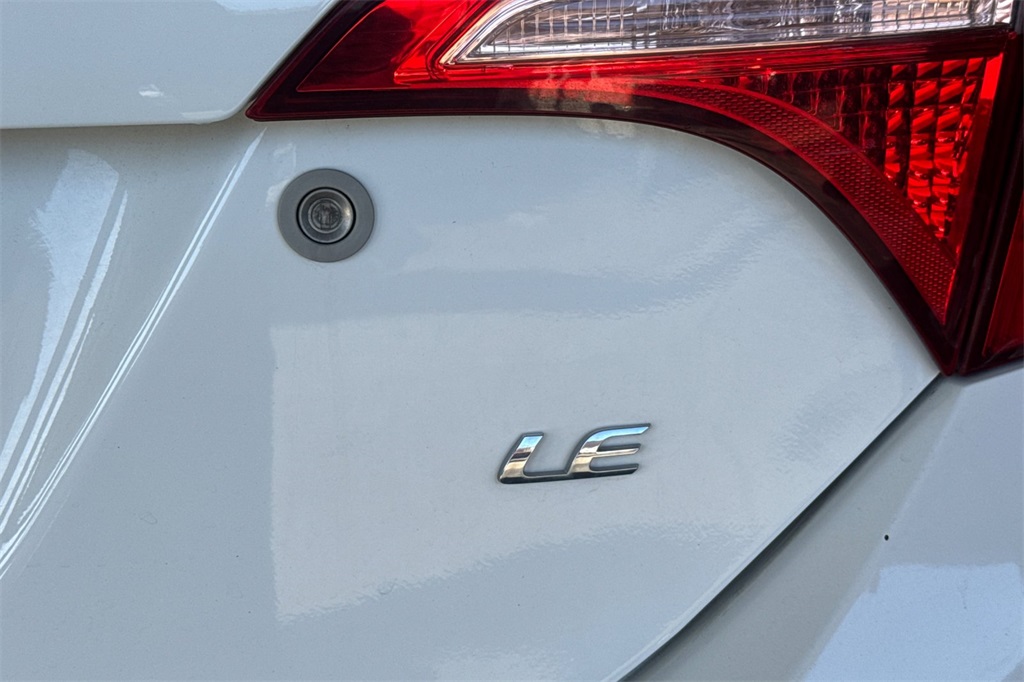 2017 Toyota Corolla LE photo 4