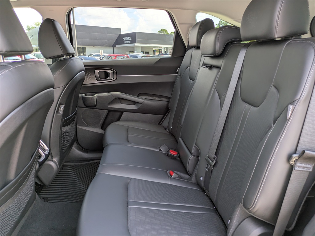 2025 Kia Sorento S photo 13